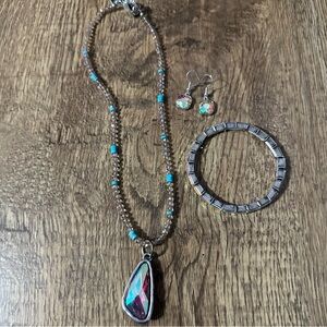 Crystal & turquoise beaded necklace large pendant with earrings & bracelet